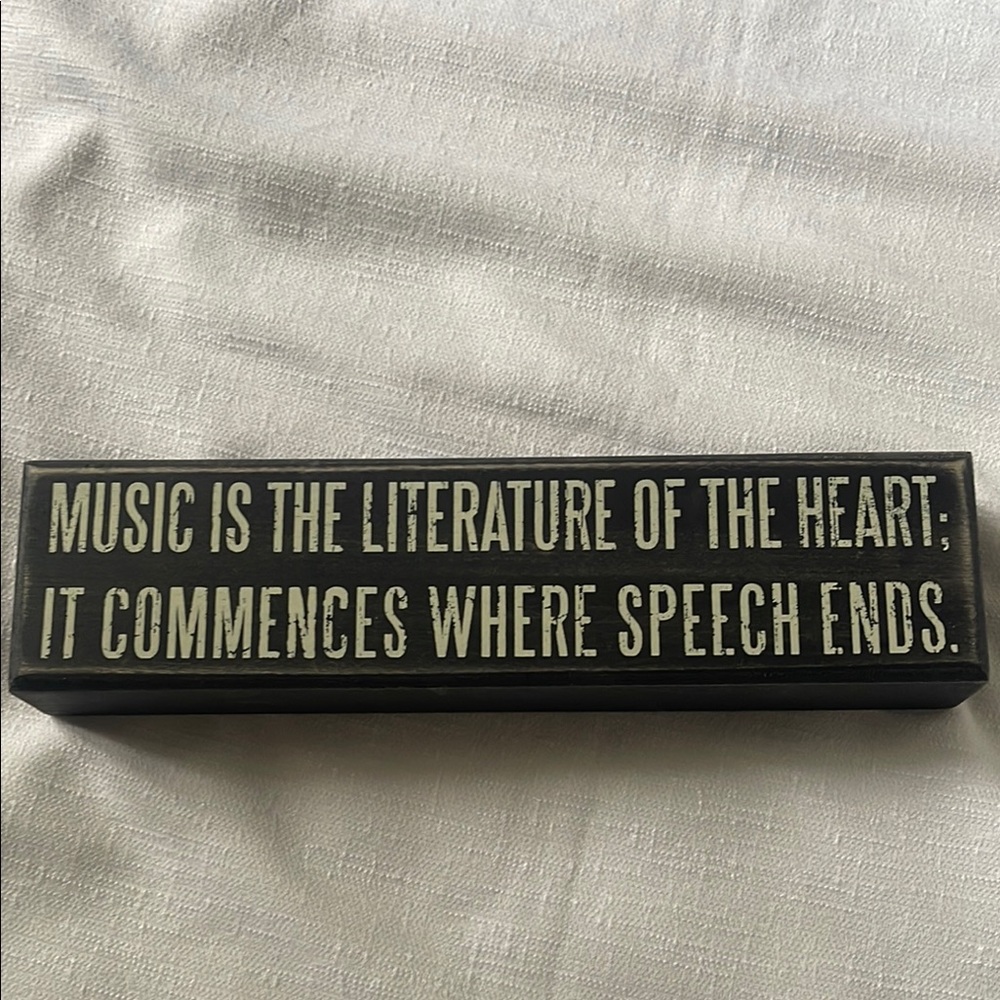 Black and White Inspirational Quote Block